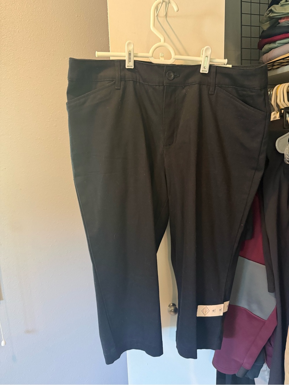 St. John’s Bay Black Mid-rise Capri Pants